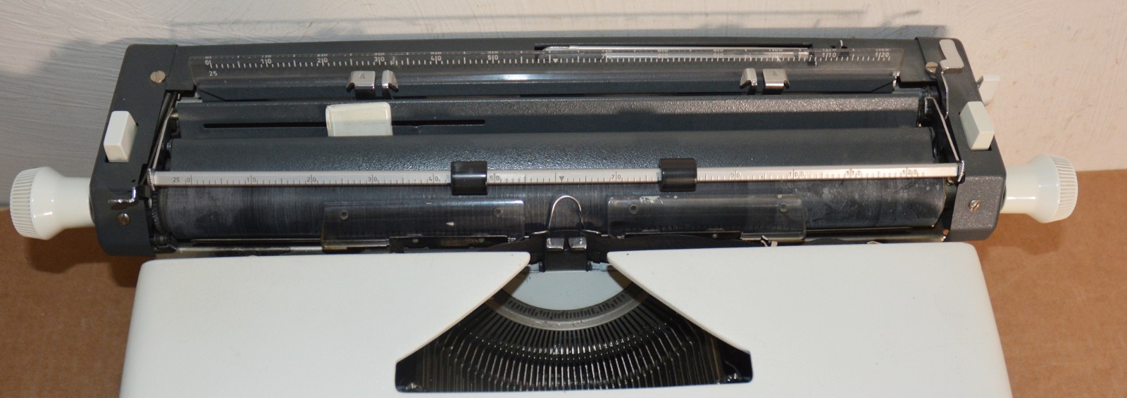 Olympia SGE 35 Typewriter Working with Dust Cover International