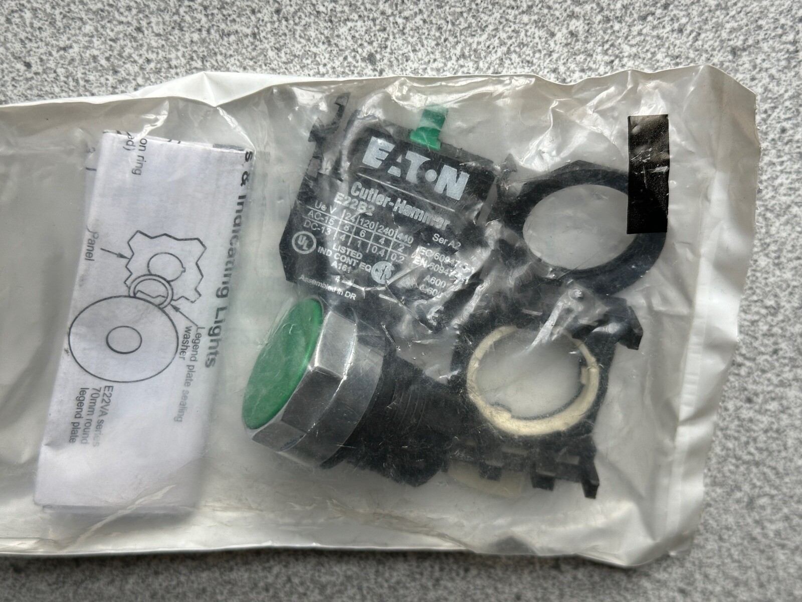 NEW IN BAG EATON CUTLER HAMMER E22P3A GREEN PUSHBUTTON with E22B2 CONTACT BLOCK