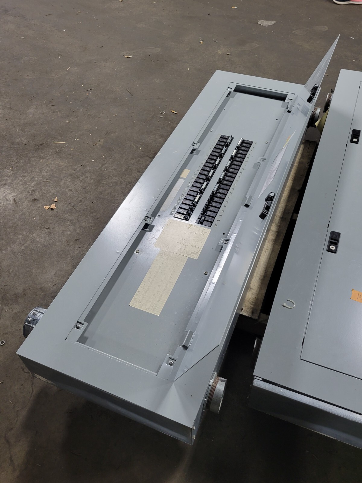 General Electric A-Series Lighting Panelboard 400A 120/208V 3P 3PH 4W 42 Circuit
