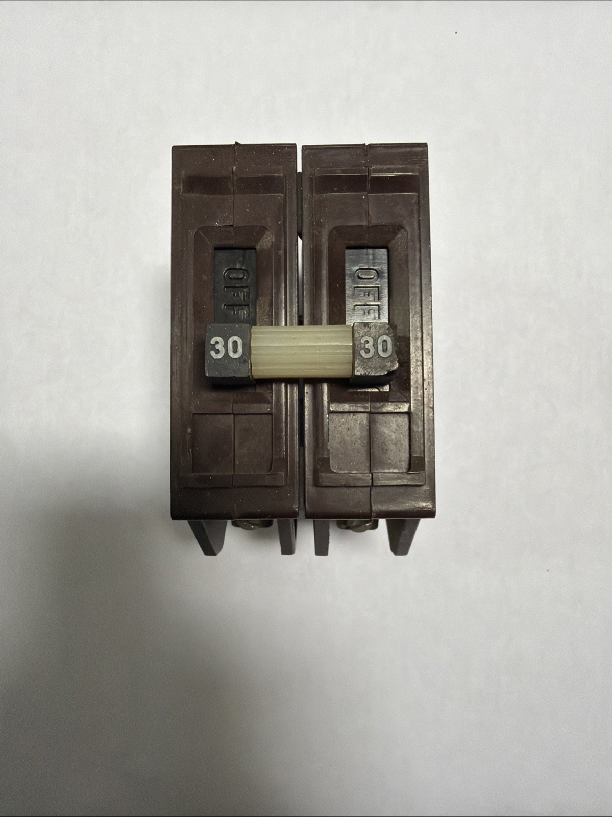 WADSWORTH 30 AMP DOUBLE POLE 240 VOLT CIRCUIT BREAKER METAL FEET TESTED (CHIP)