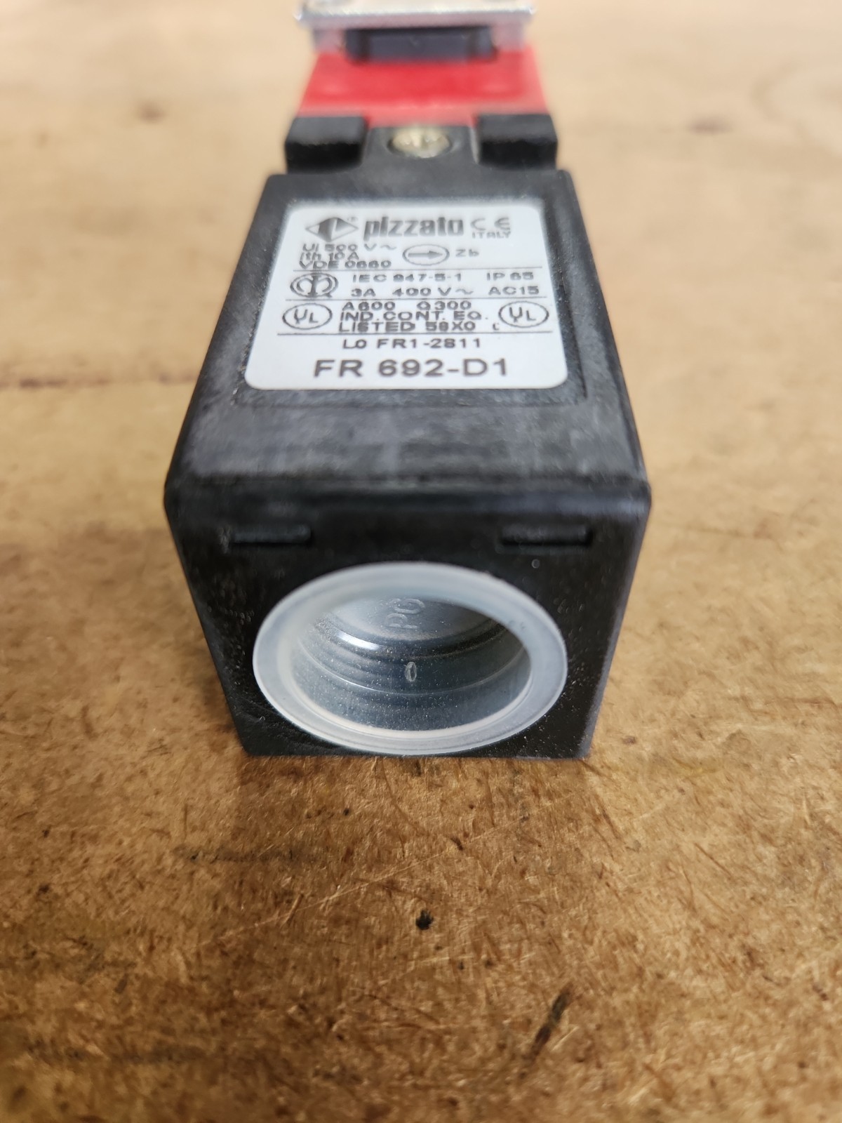 Pizzato FR 692-D1 SAfety Switch 3 Amp 400 Volts Type 1 4x 12 13