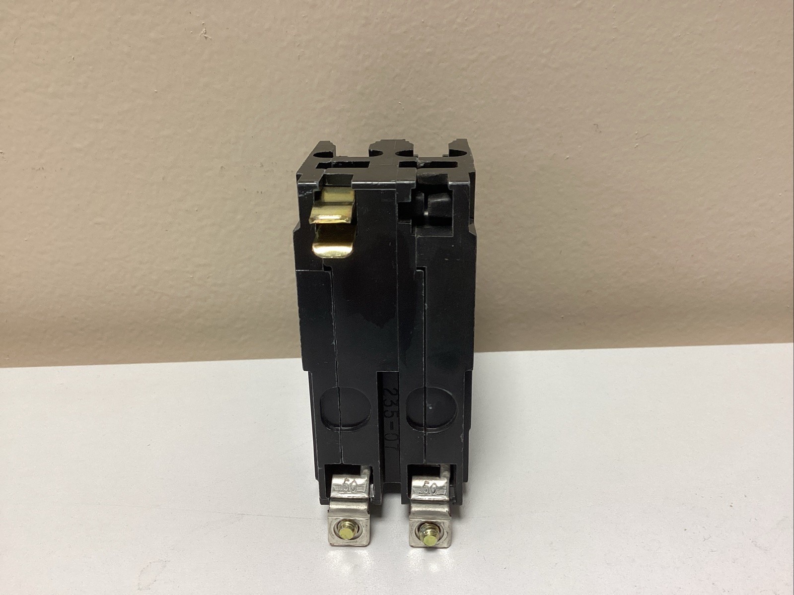 Square D QOB230VH 30 A Miniature Circuit Breaker *NOB* (Chipped Handle)