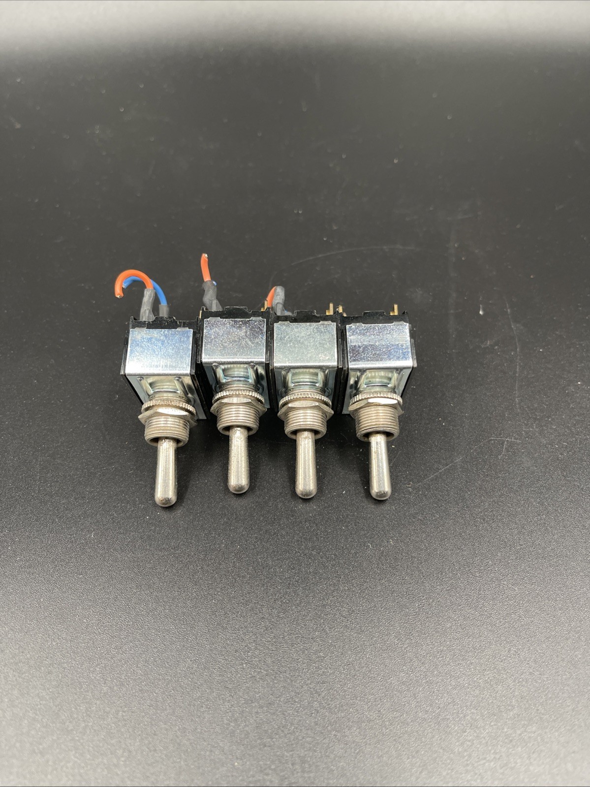 Carling Toggle Switch 10A, 250V AC 15A 125V AC 3/4 HP 125-250V AC Lot 4