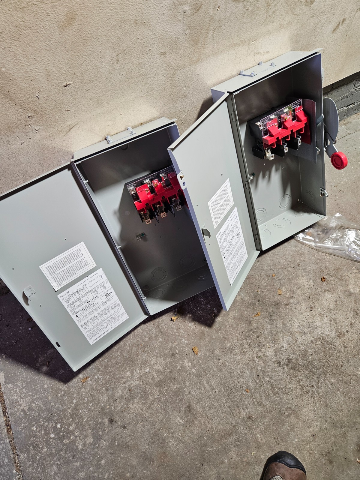 DH363URK Cutler Hammer 100 Amp 600V 3P Non Fusible Nema 3R Outdoor Disconnect