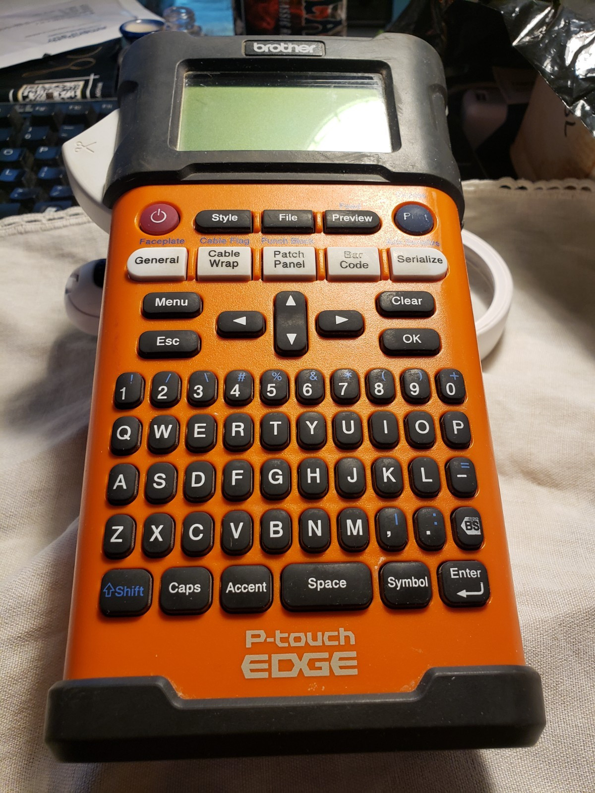 Brother P-Touch Edge PT-E300 Handheld Industrial Label Printer READ