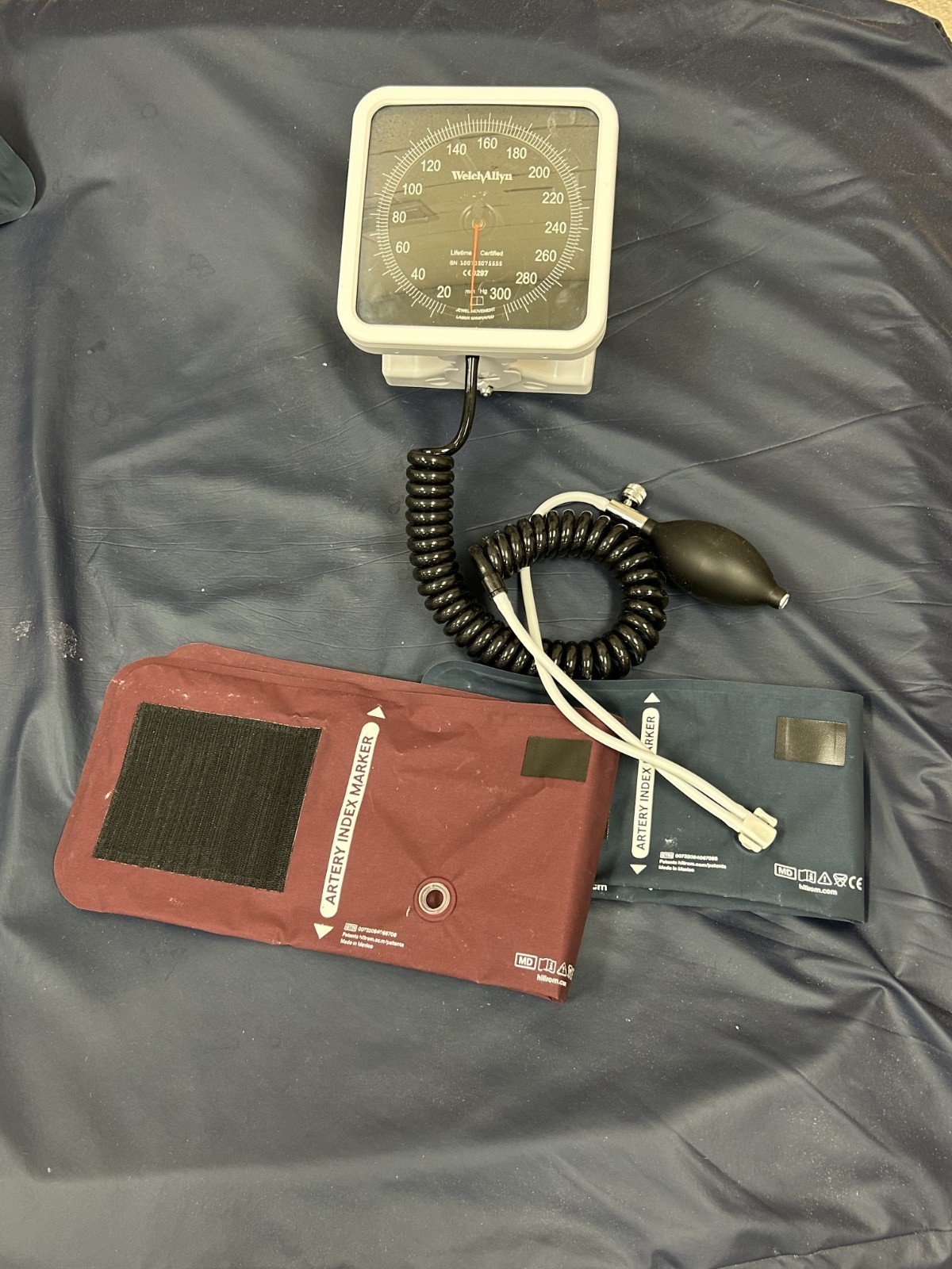 Welch Allyn 767 Wall Aneroid Sphyg System Flexiport Adult and Large Adult Cuffs