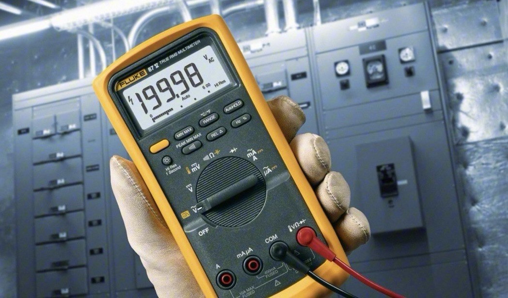 Fluke Digital Multimeter: TRMS CAT III 1000V CAT IV, 1000 V Max AC Volt Measure