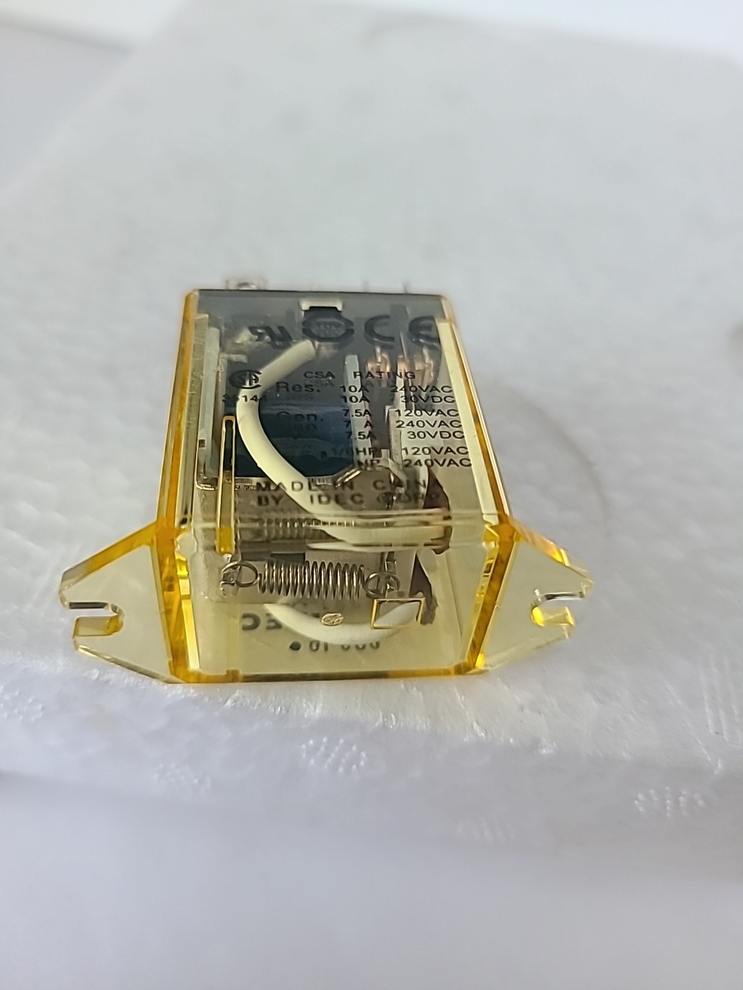 IDEC RH2B-UT Ice Cube Relay, AC110-120V 50/60HZ, NOS, Open Box Condition