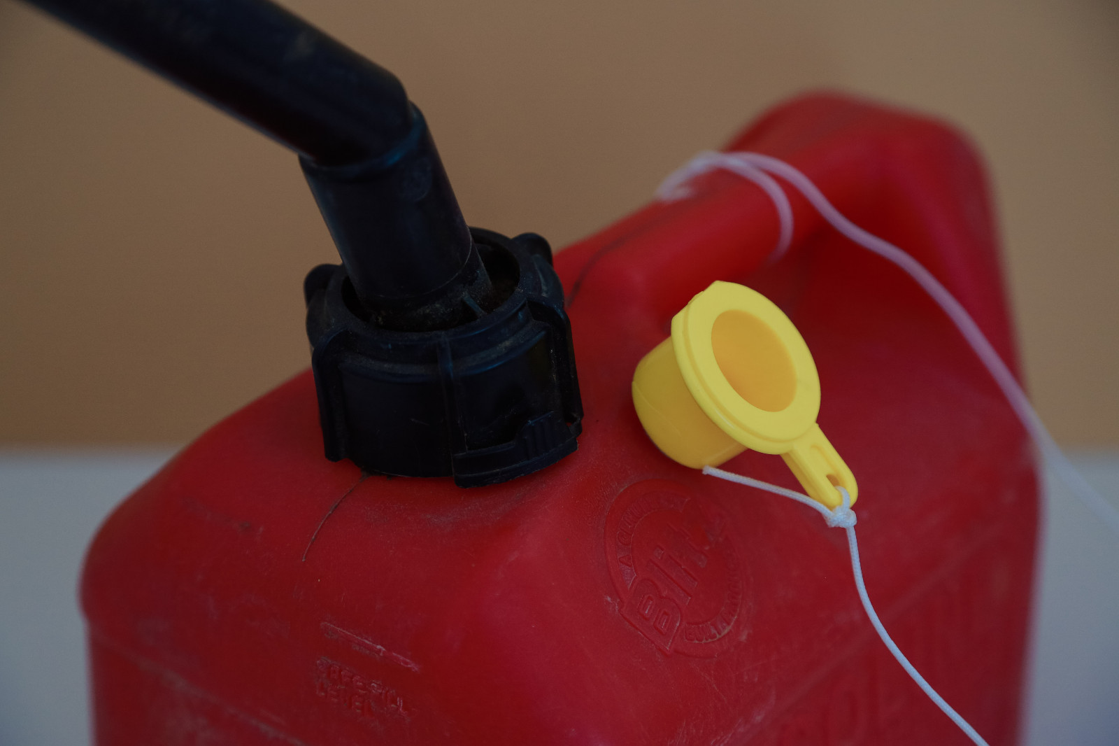 5X – Packs – 1 BLITZ Yellow Spout Cap & 1 Vent Cap, per Pack – 20 pcs total