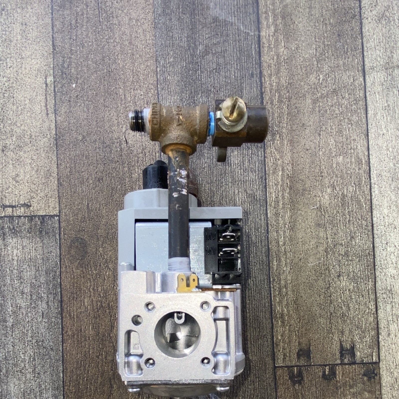 Honeywell VR8205S2892 Gas Valve Assembly for Central Furnace Aluminum/Brass