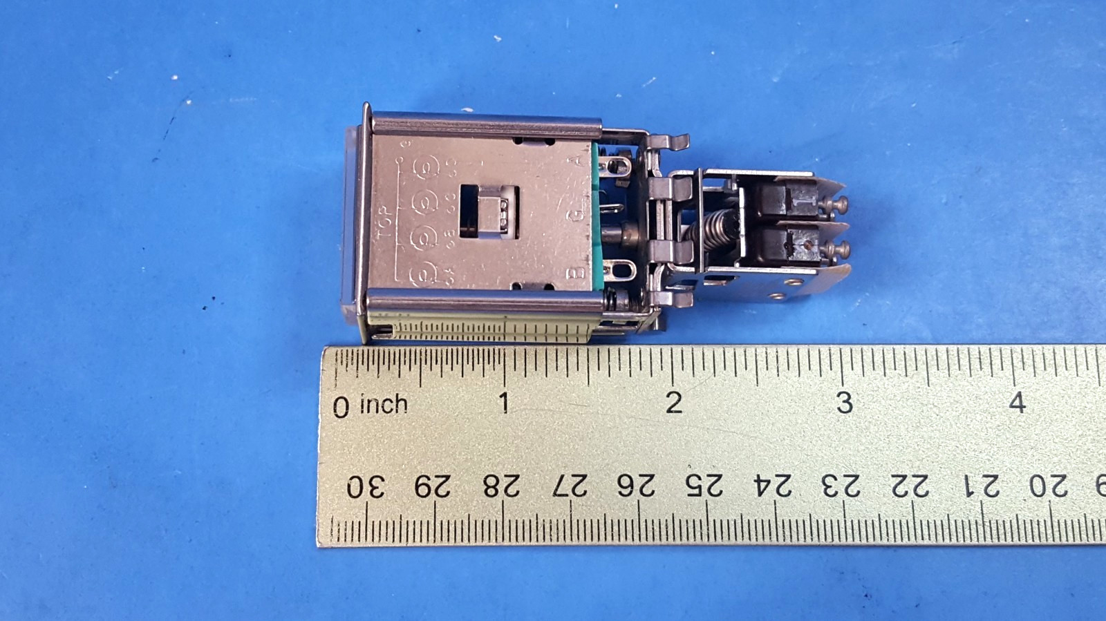 ONE-Indicating Switch, EATON, DPDT, 10EA1C1F10J2L(W)N1R1V12 PULSE, w/microswitch