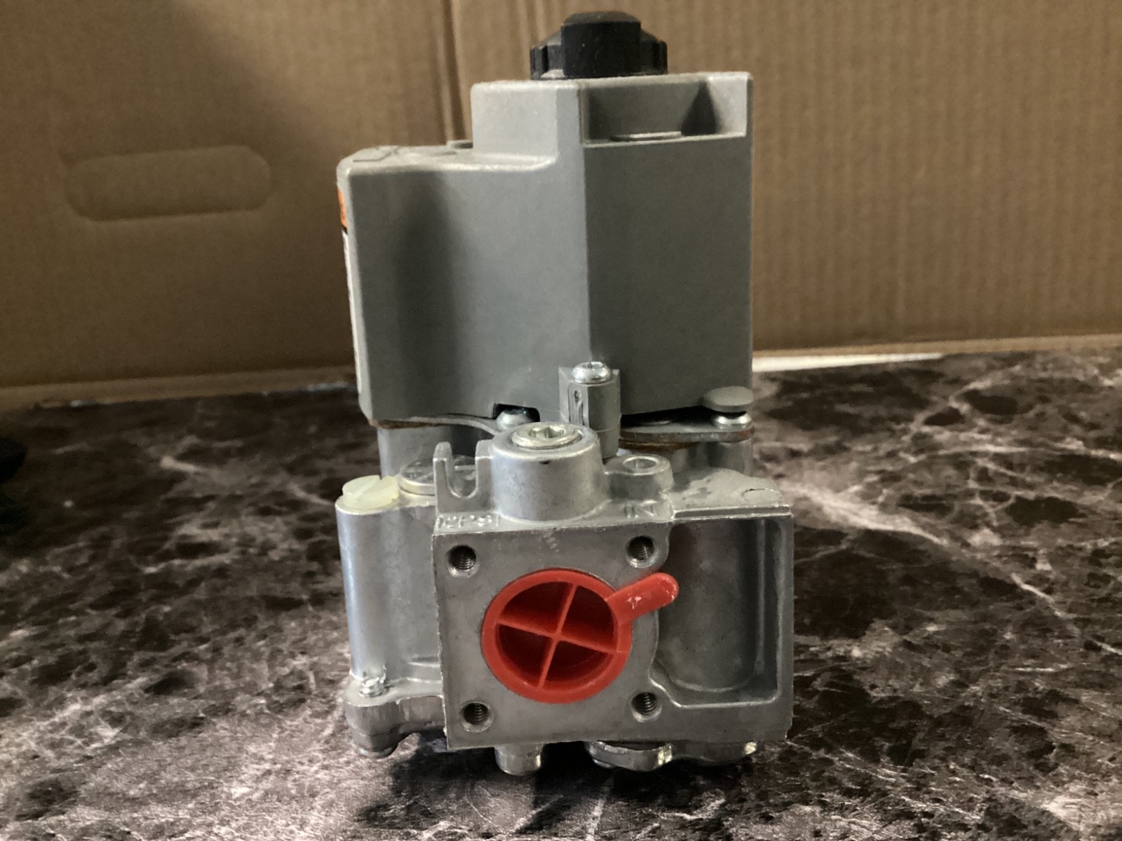 Honeywell VR8204A2001 Spark Ignition Gas Valve (NG)