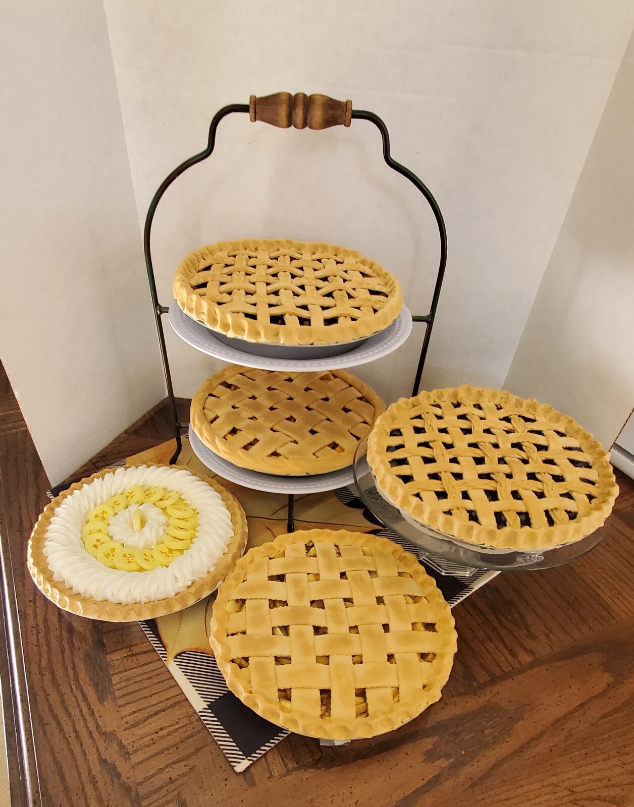 9 ½ Faux Fruit Pies Apple,Peach, Blueberry, Cherry & Banana Lattice Top Pies