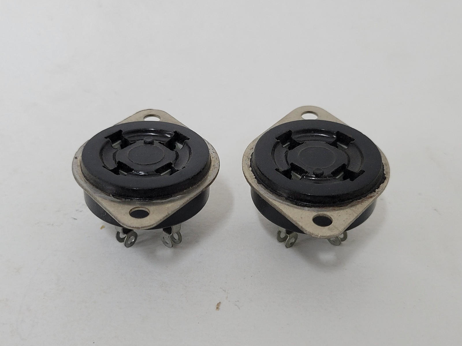 2X Amphenol MIP4 vacuum tube socket – 2A3, 5Z3, 45, 50, 71A, 80, 300B etc.