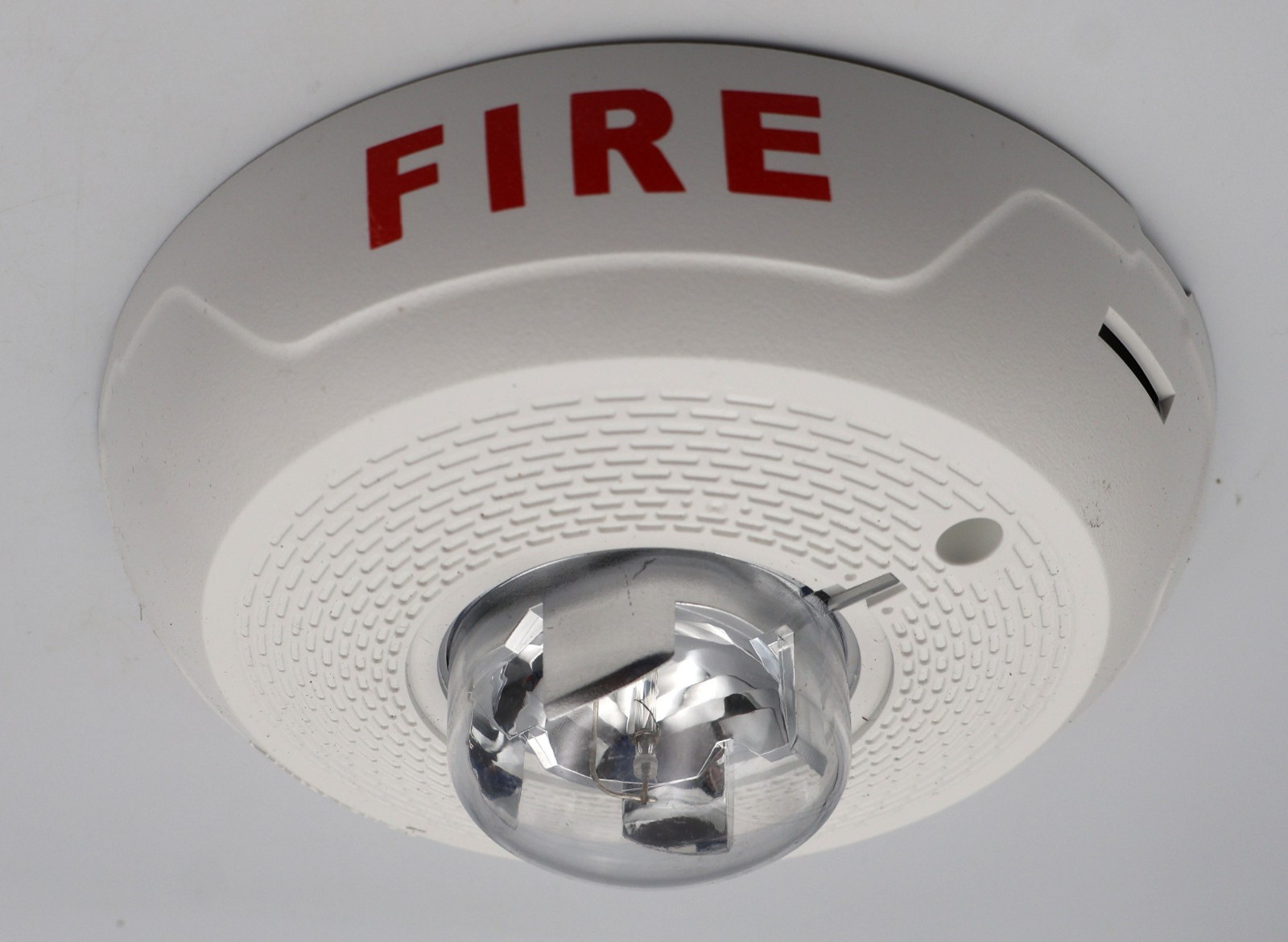 System Sensor Indoor Fire Alarm 2-Wire White Ceiling Strobe SS-SCWL – NEW