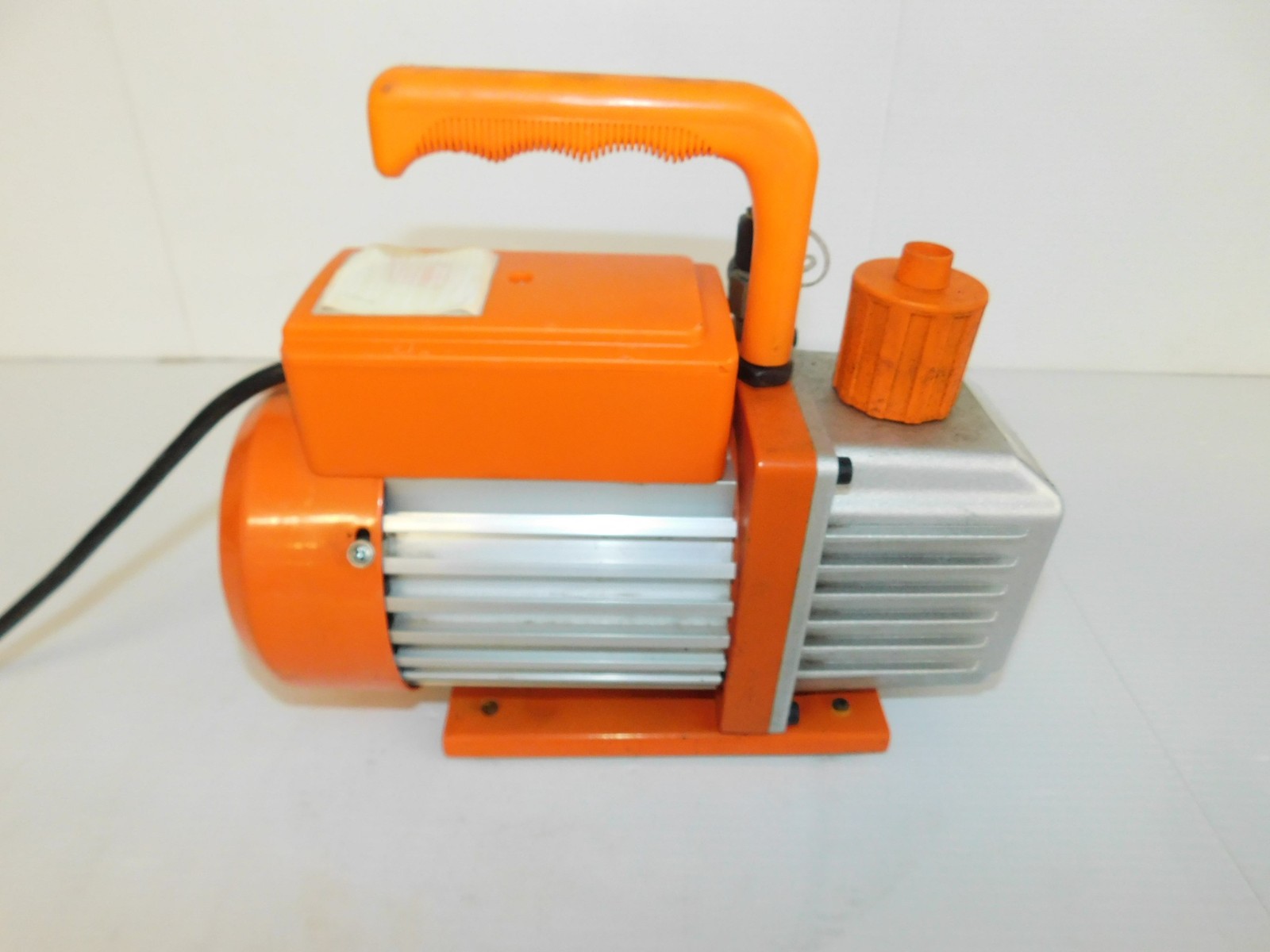 VEVOR VACUUM PUMP MODEL VP125 1/4HP, AC120V, 60HZ (JPS118)