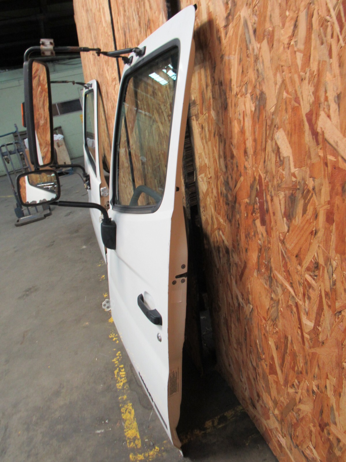 2007 HINO 338 LH LEFT HAND DRIVERS SIDE TRUCK DOOR WHITE (POWER WINDOWS / LOCKS)