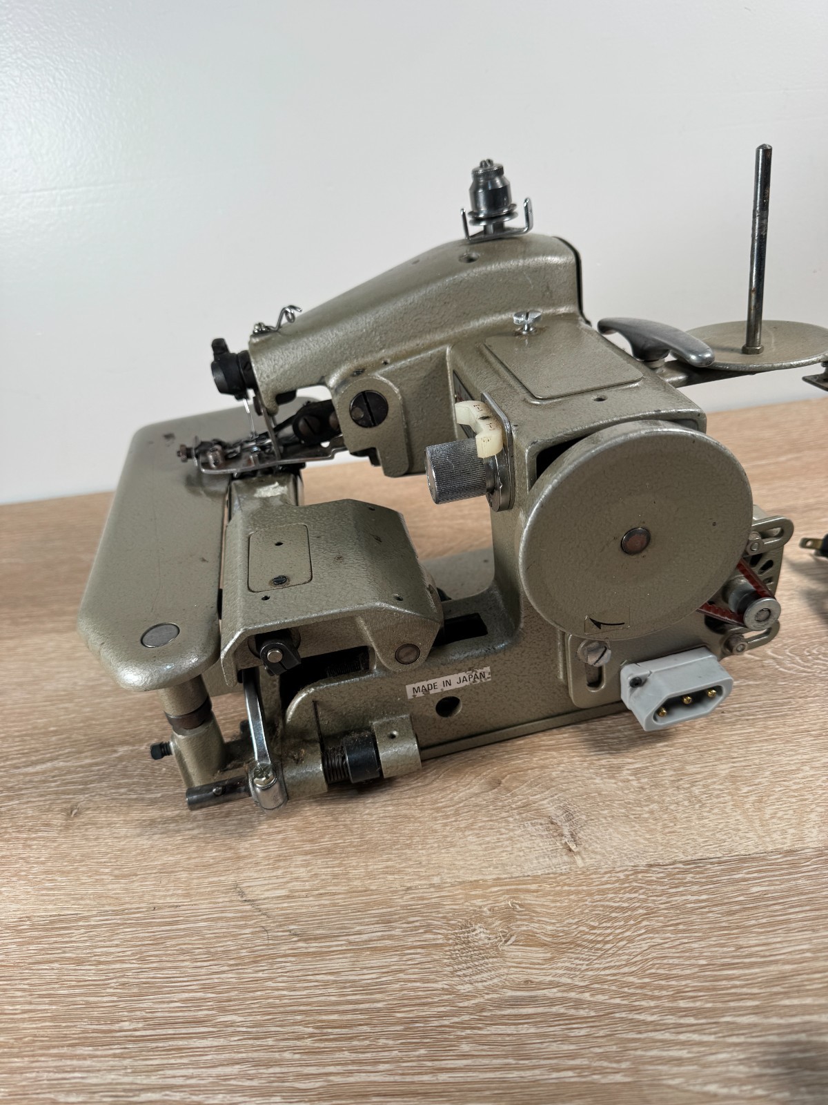 Chandler Mini Skipper Portable Blindstitch Sewing Machine w/Accessories Working*