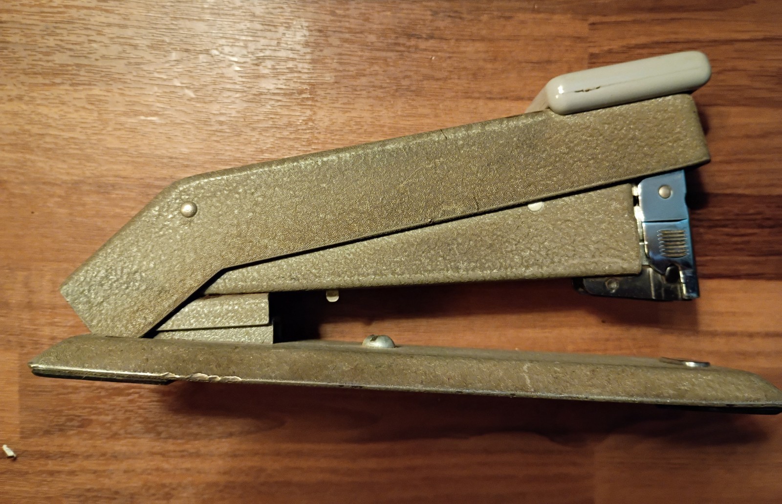 VTG BositichModel B5B Green Metal Heavy Duty Textured Desk Stapler Made In USA