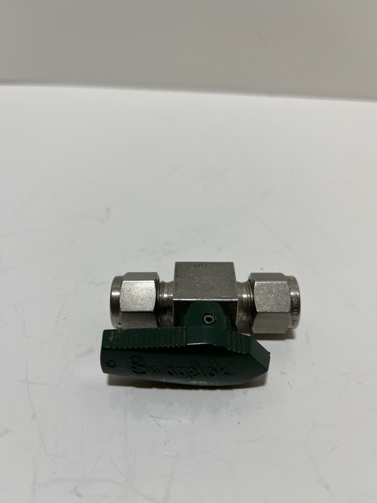 SWAGELOK Stainless Steel SS-2P4T Quarter Turn Instrument Plug Valve 2W NEW
