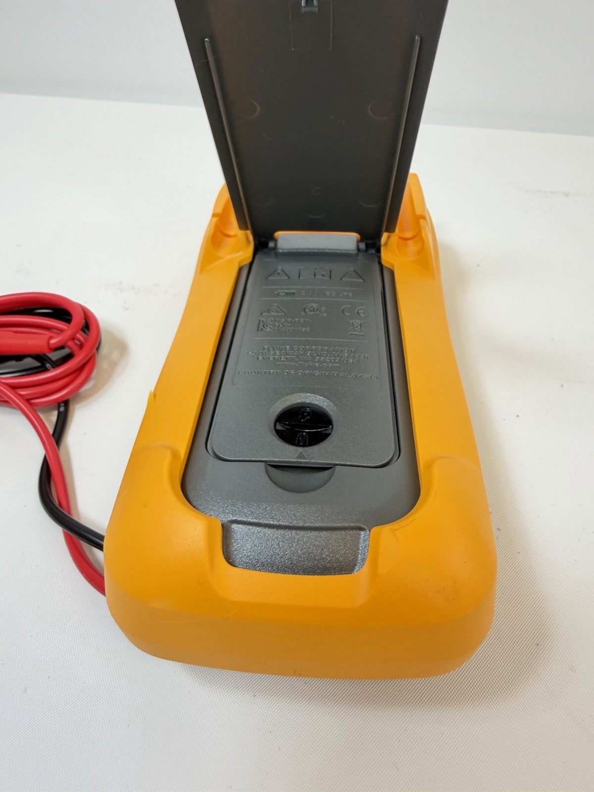 Fluke 15B+ Plus CAT III 600V Digital Multimeter (1000V/10A) – FAST SHIPPING