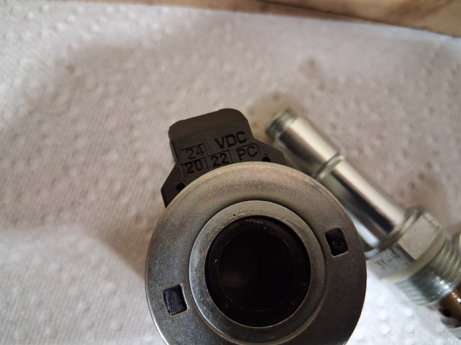 HydraForce 4303724 solenoid coil 24VDC and valve SV10-31-P