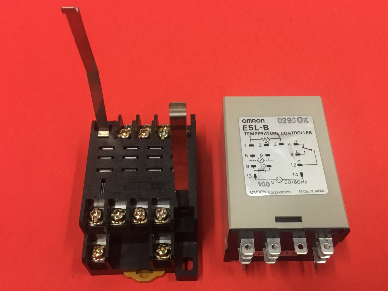 OMRON – P/N: E5L-B – Range 100~200 – Temperature Controller
