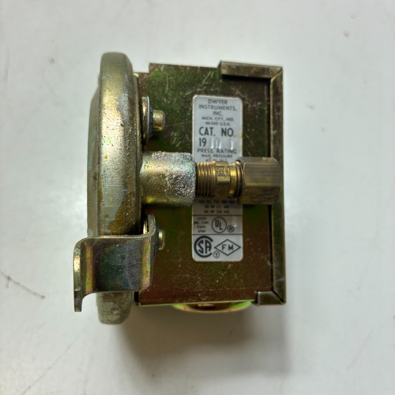 DWYER 1910-1 Low Differential Pressure Switch 0.40″-2.4″