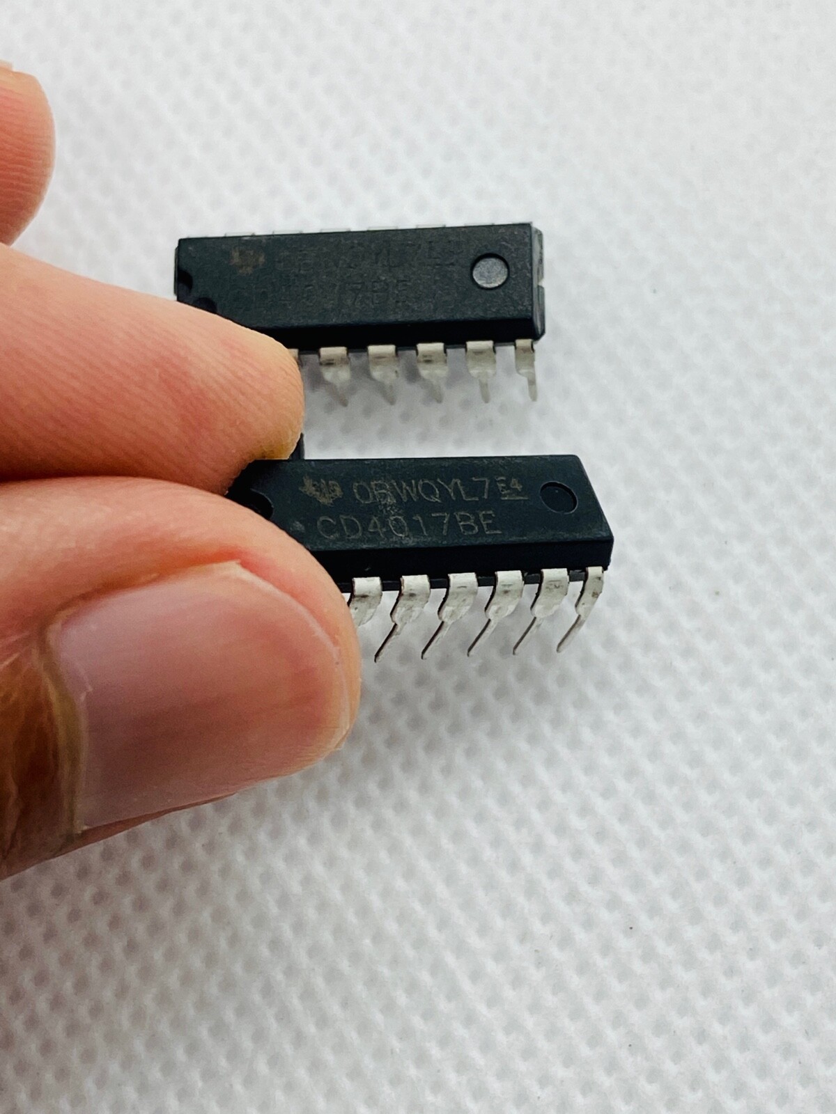 5-10 Set CD4017 CD4017BE DIP-16 Decade Counter Divider IC with Socket Choose Qty