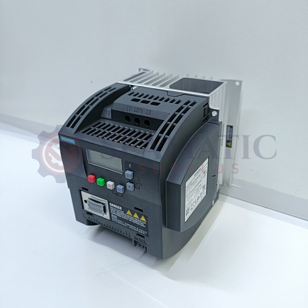 New Siemens 6SL3210-5BE23-0UV0 Inverter Drive, 3 kW, 3 Ph, 400 Vac, 7.3A, V#978