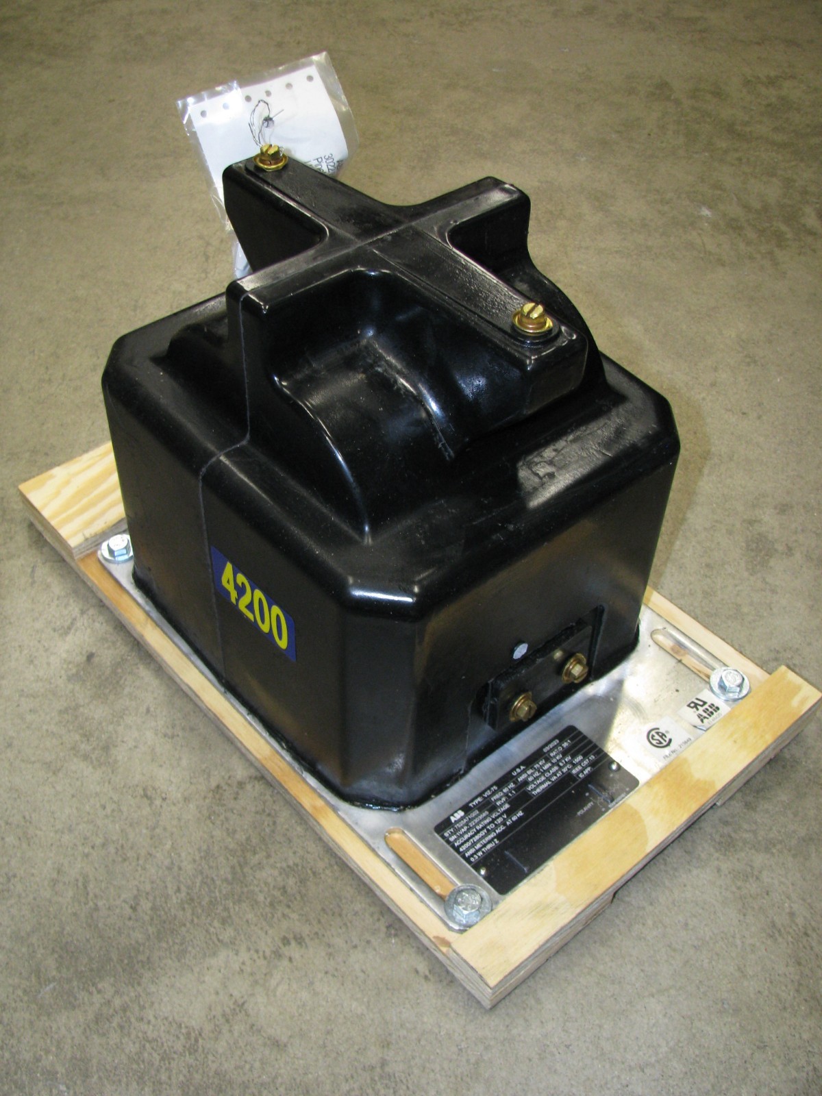 7525A71G02 ABB Electrical Transformer VIZ-75 Ratio 35:1