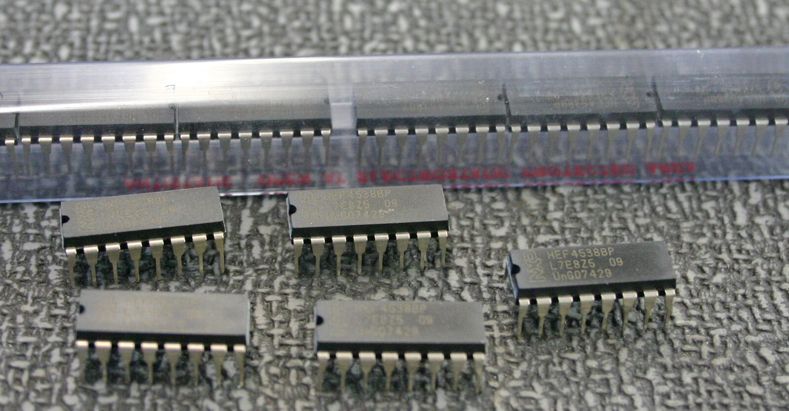 5 Pieces NXP Semiconductor HEF4538BP CMOS Monostable Multivibrator 16 Pin Dip IC