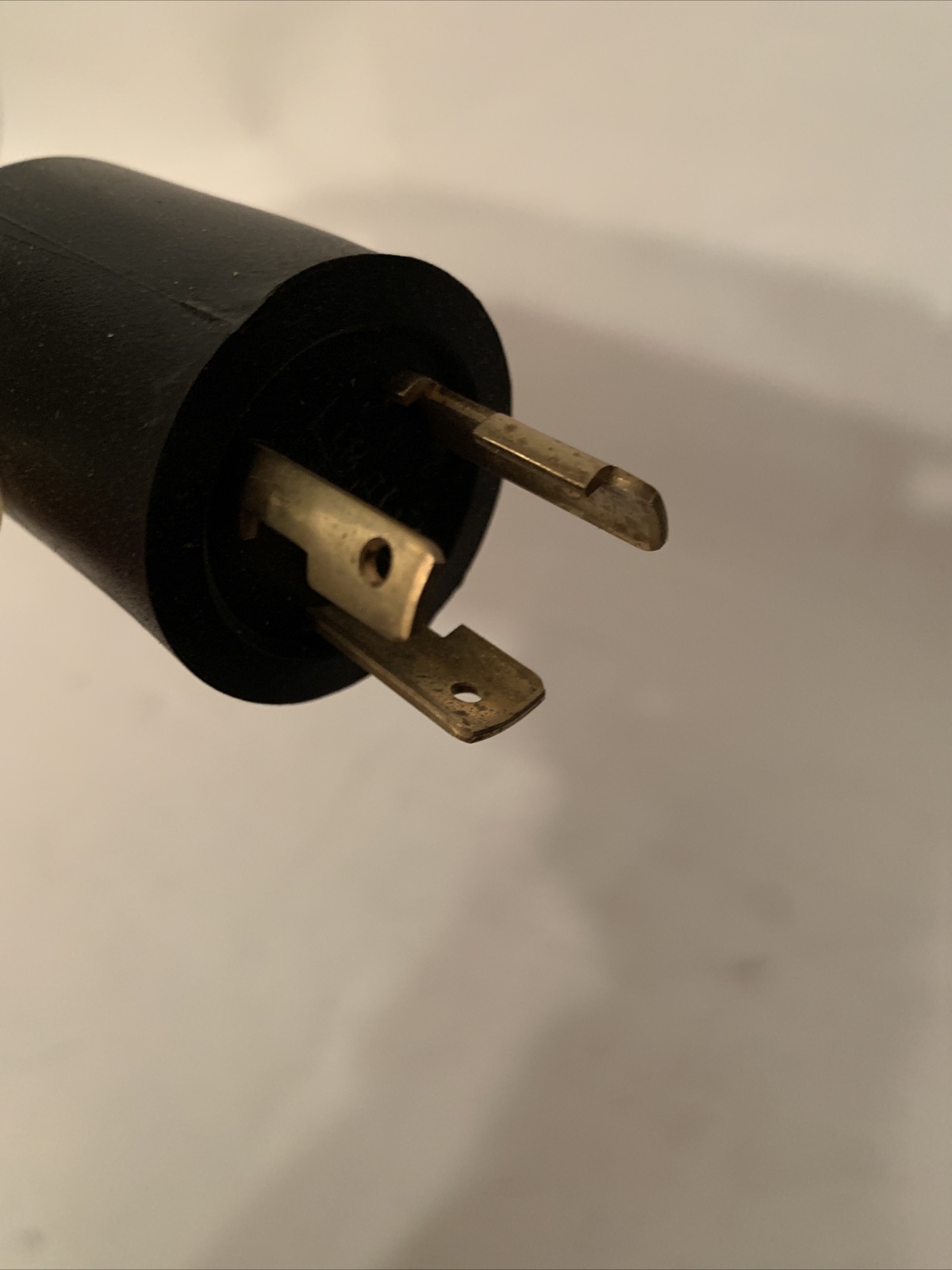 Pro-Power 12 Gauge Generator 2′ Cord – converts l5-20 plug to lighted 5-15