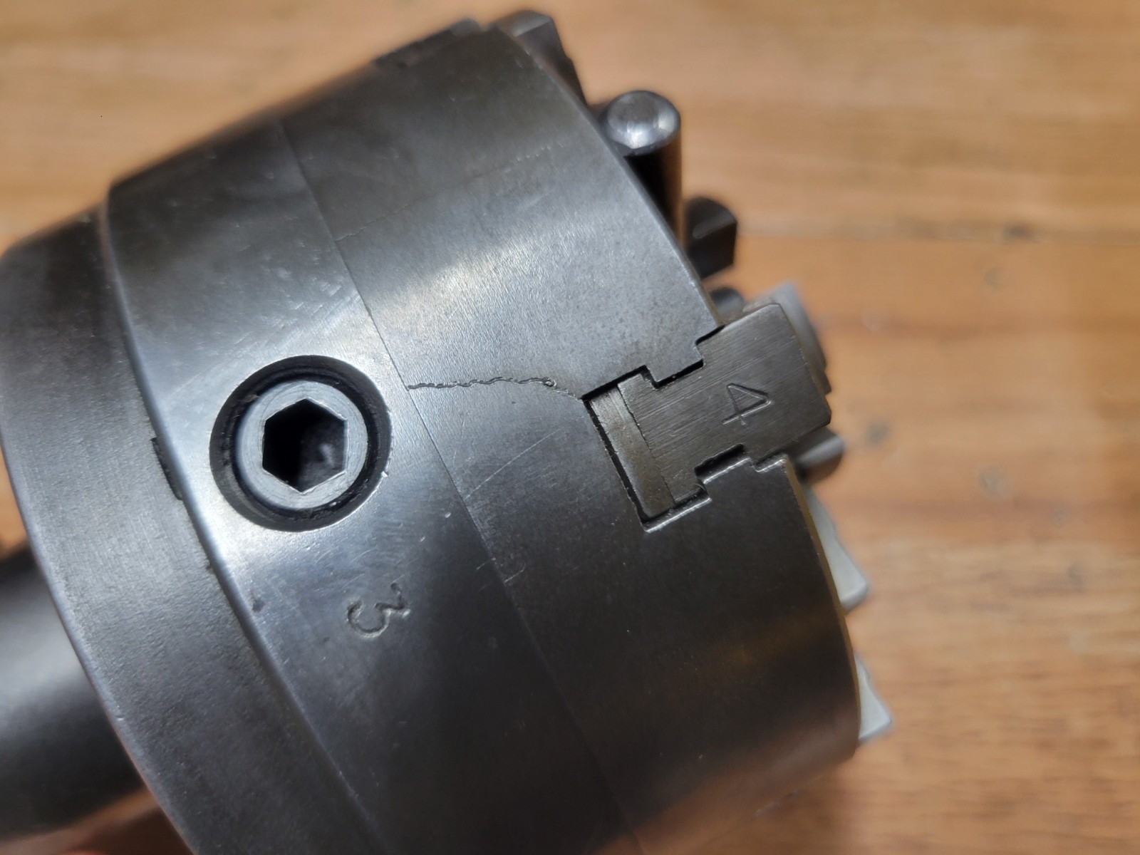 BUCK CHUCK 4″ 6 JAW CHUCK W/ 5MT SHANK