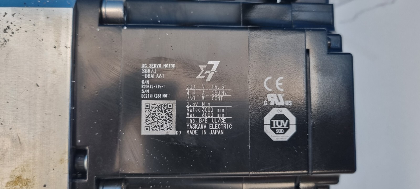 Yaskawa servo motor SGM7J-08AFA61 w/ Gear Box