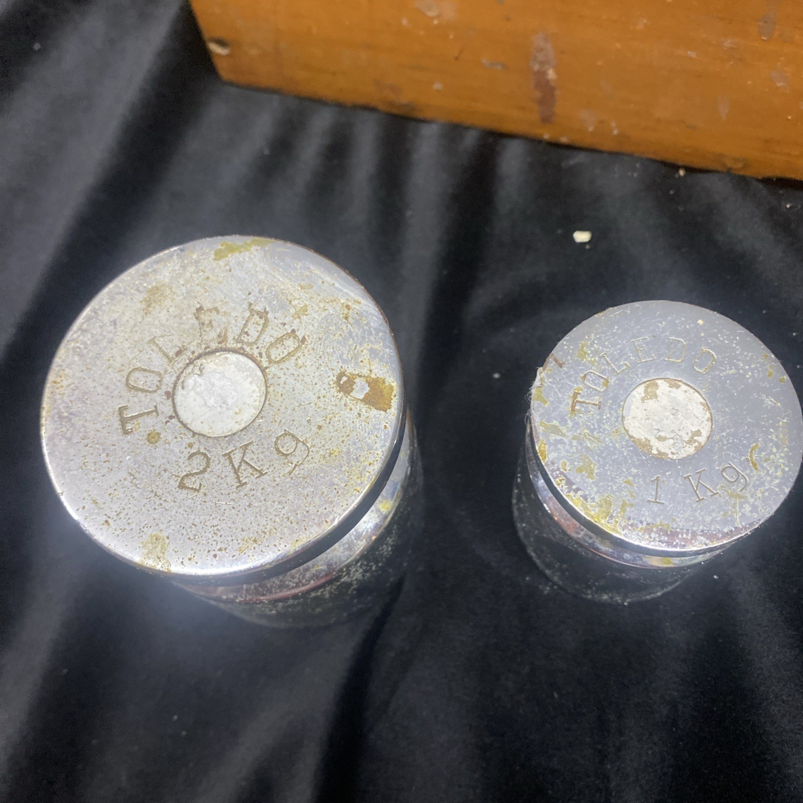 Mettler Toledo Weight Set Of (2)5kg (1)2Kg (1)1 Kg (3)100G In Wooden Box