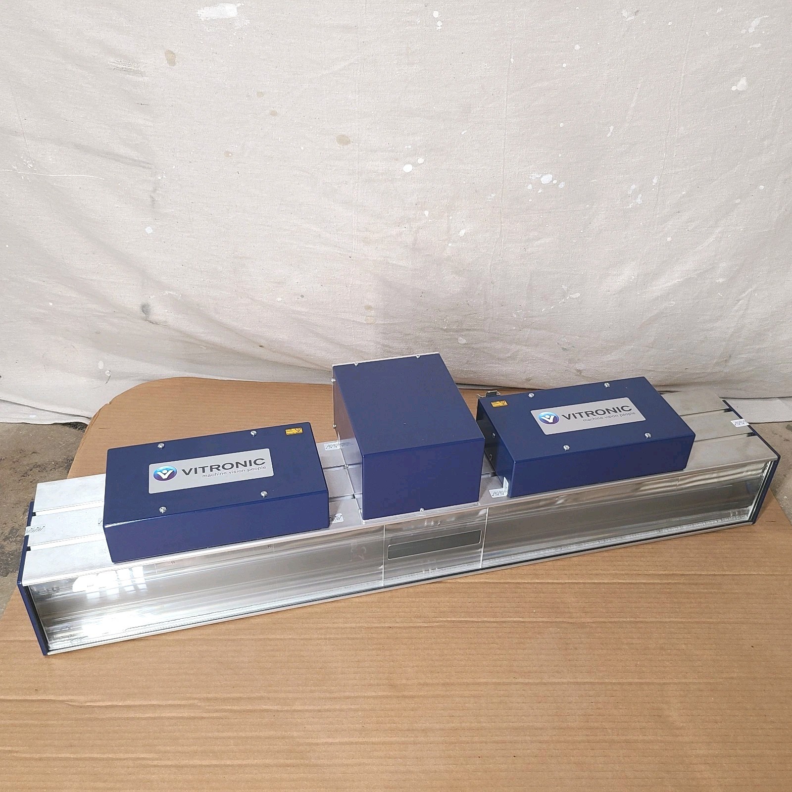 Vitronic Vicam-SSI Line Scan Camera with LED Illumination 2300mm 24V/DC 1.5A/DC