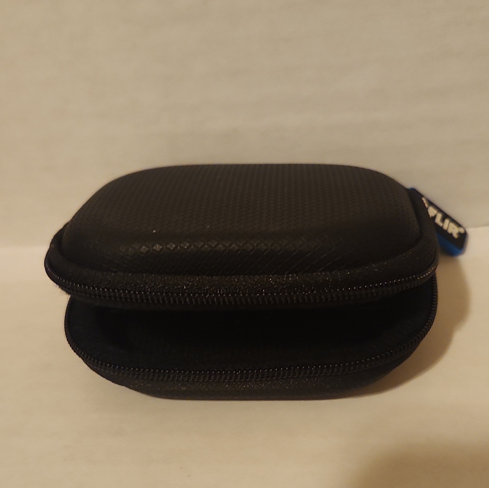 FLIR ONE USB-C Thermal Imaging Camera for Android w/ Carry Case & USB Cable