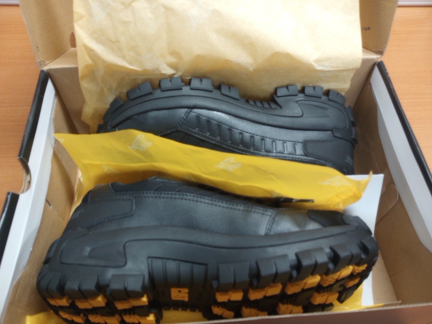 CAT Footwear Men’s Invader Steel Toe Work Shoe Black 11.5