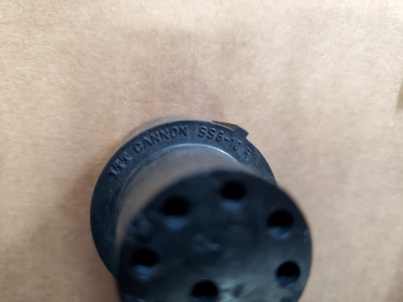 ITT CANNON Sure Seal Female Connector & pins/socket SS8-10R receptacle 9 contact