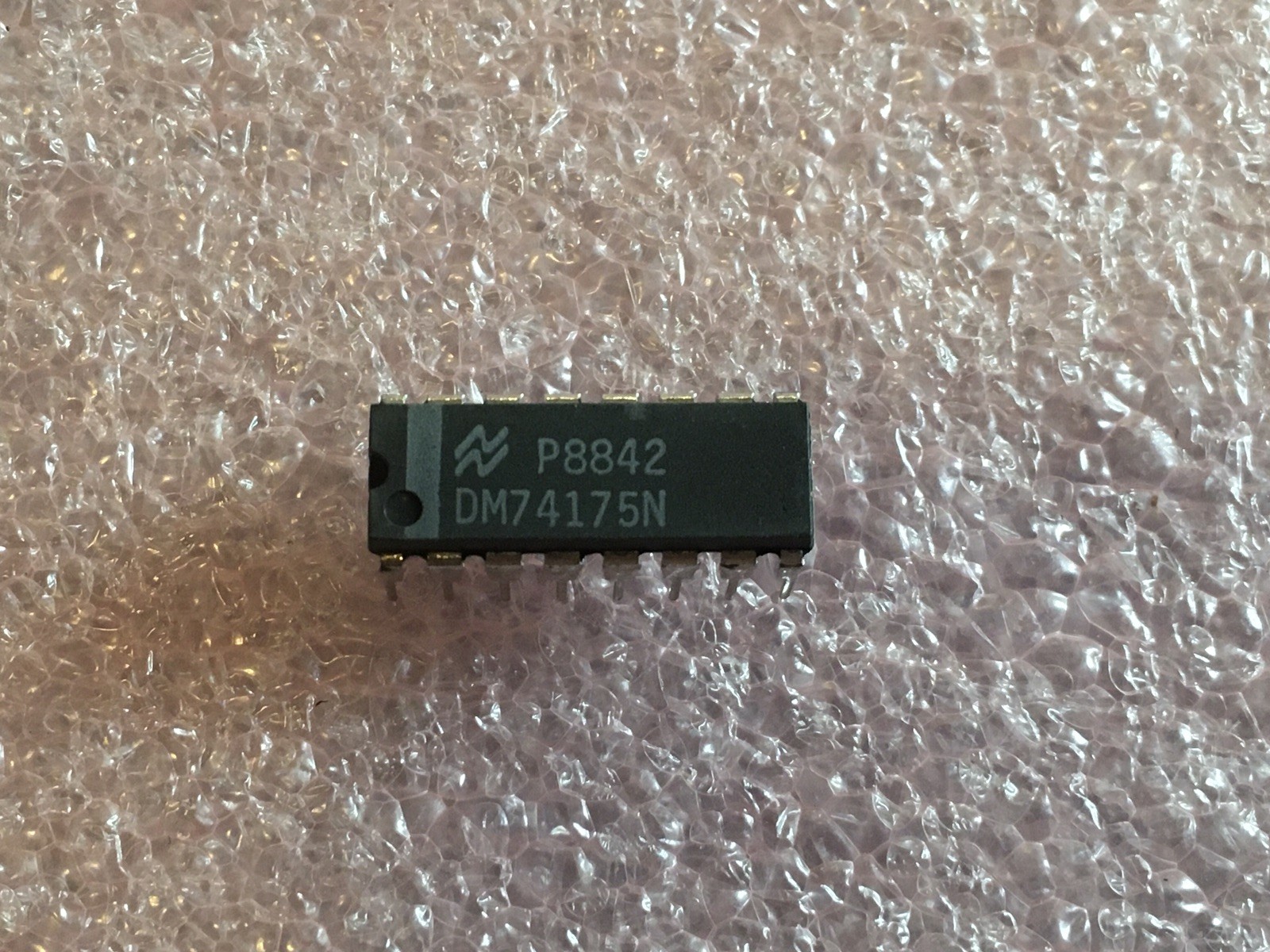 DM74175N IC D F/F 1-FUNC POS EDGE TRIG 4-BIT COMP-OUTPUT 16- PIN DIP (LOT OF 5)