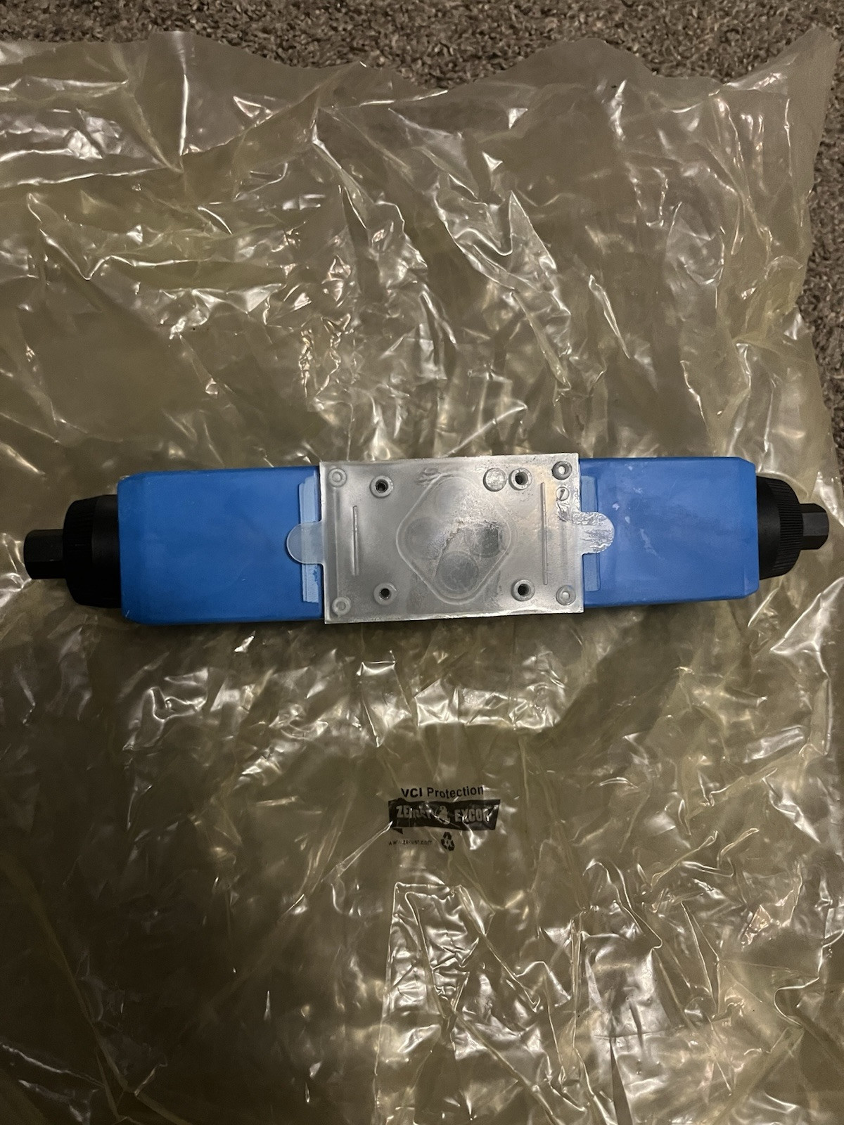 CNH 48118228 Valve
