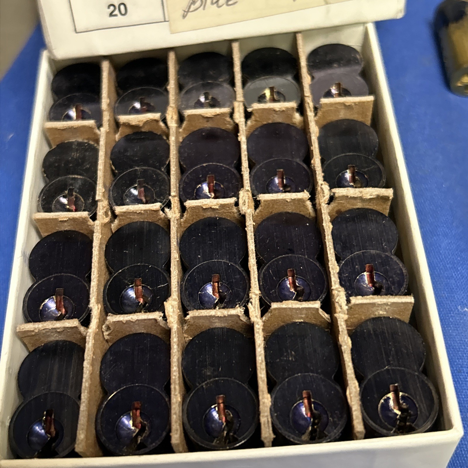 Lot of 20 Dorma blue interchangeable cores A6 with 2 control keys KSP