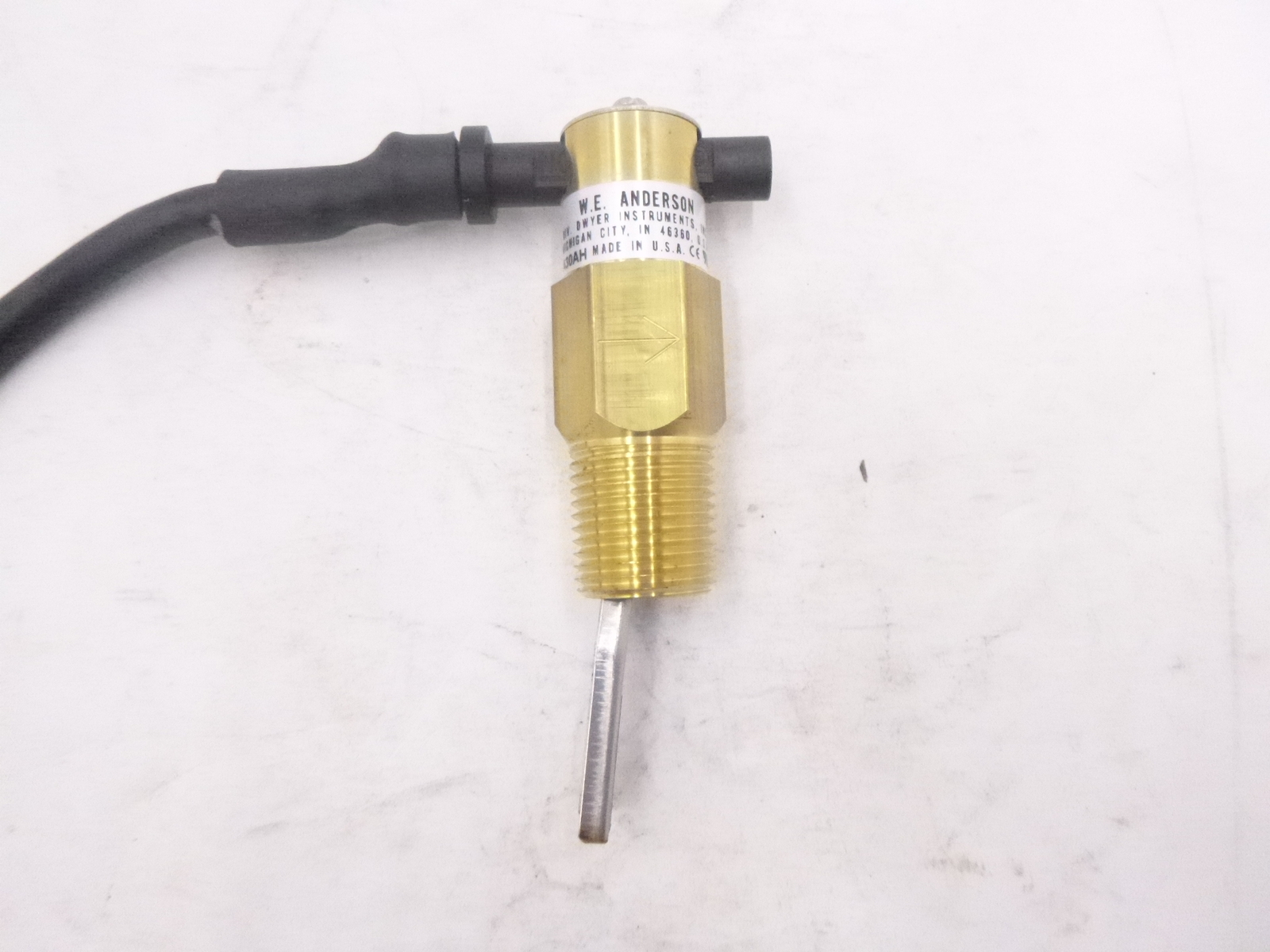 Dwyer Instruments V10 Mini-Size Brass Flow Switch