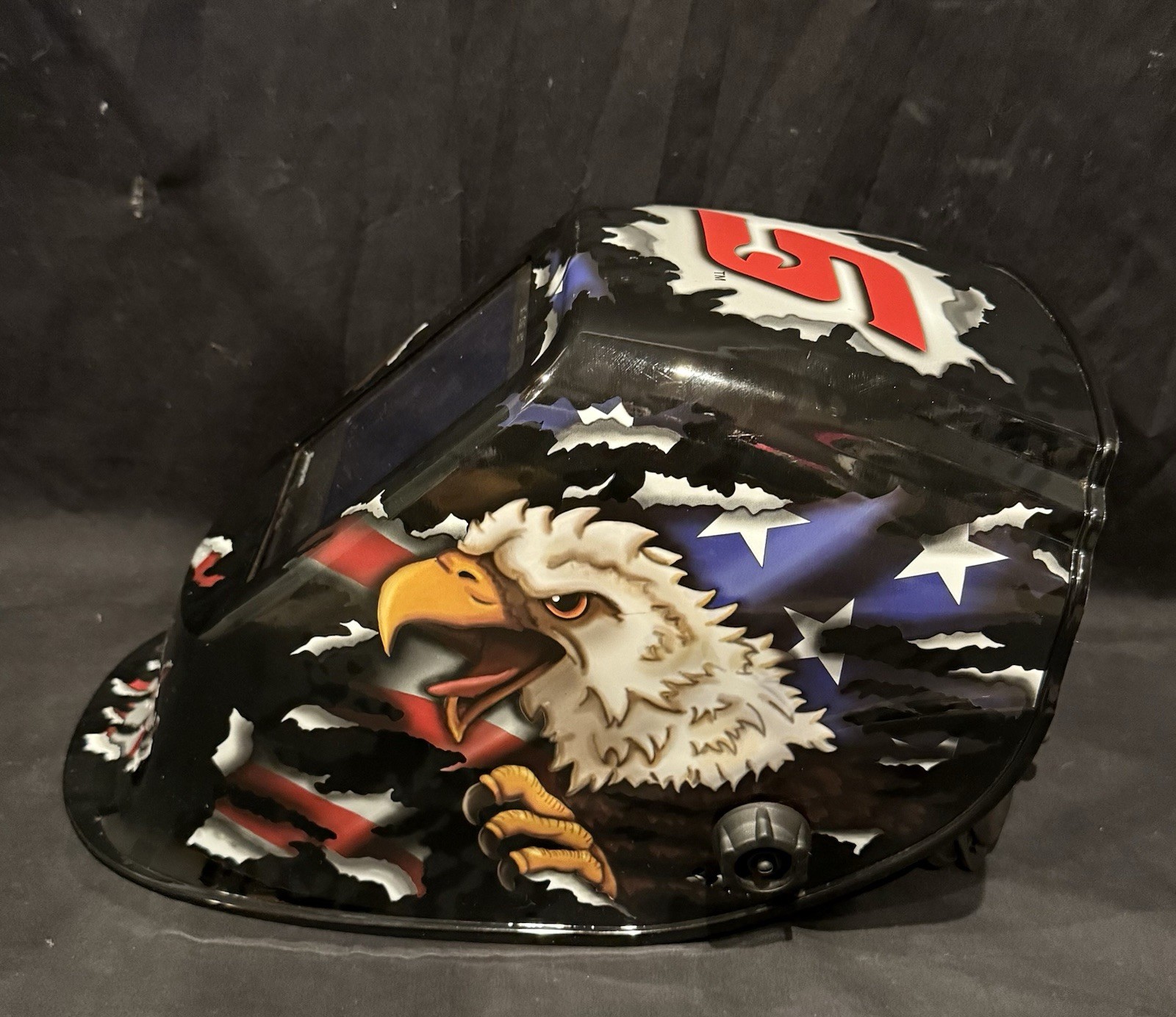 SNAP-ON Auto-Darkening Welding Helmet (Black/ Multi-Color Eagle Graphic) YA4609