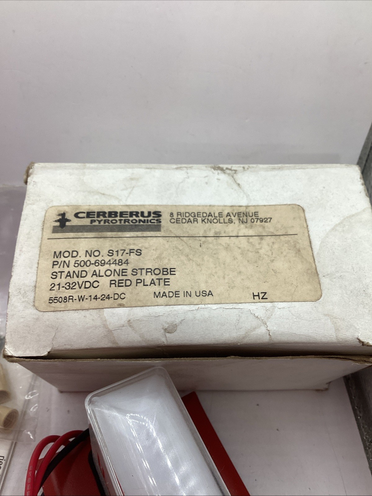 Cerberus Pyrotronics S17-FS 500-694484 Stand Alone Strobe 21/32VDC Red Plate