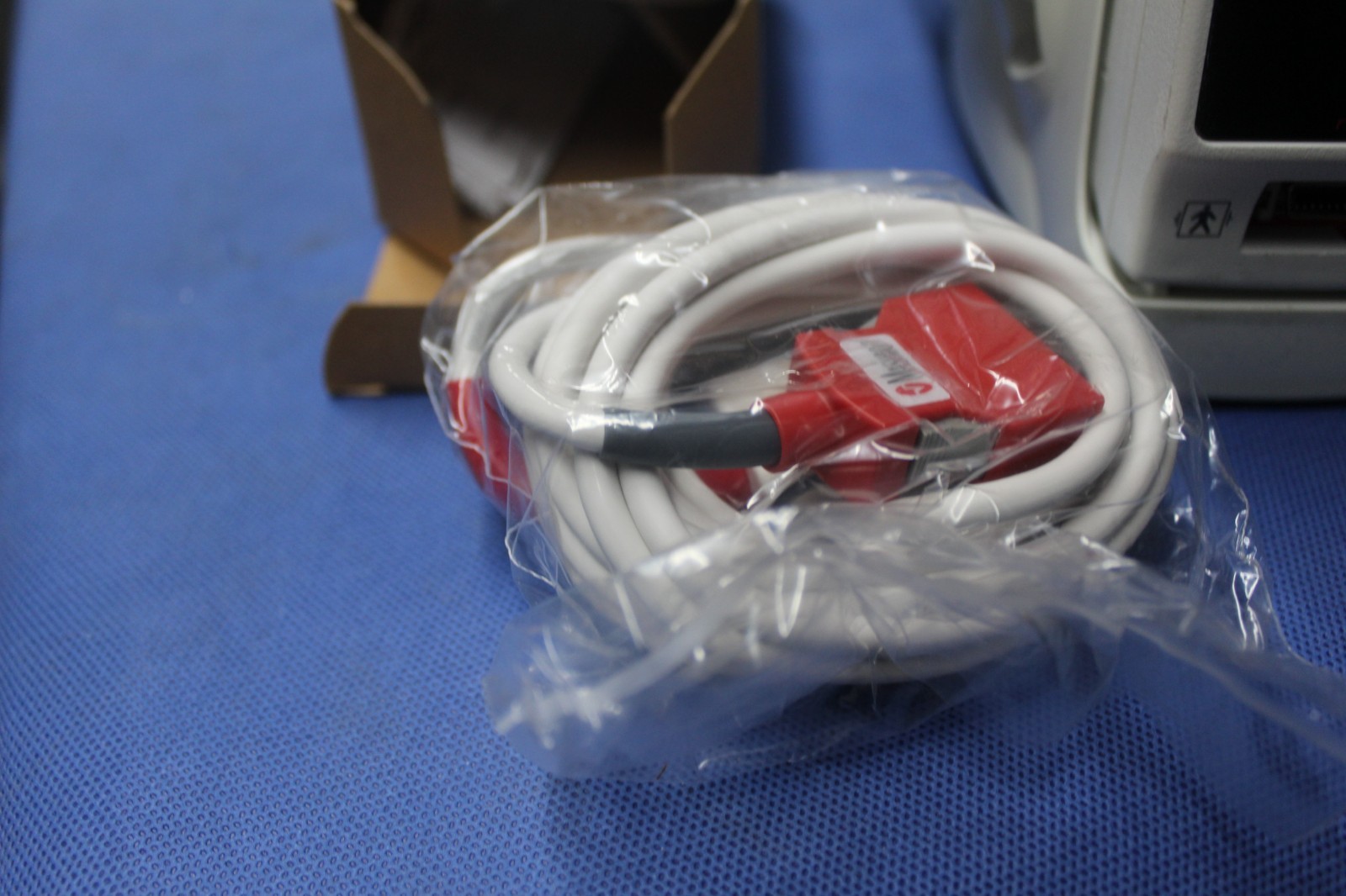 MASIMO RADICAL 7 RAINBOW PULSE OXIMETER W / NEW MASIMO RED LNC-10 CABLE