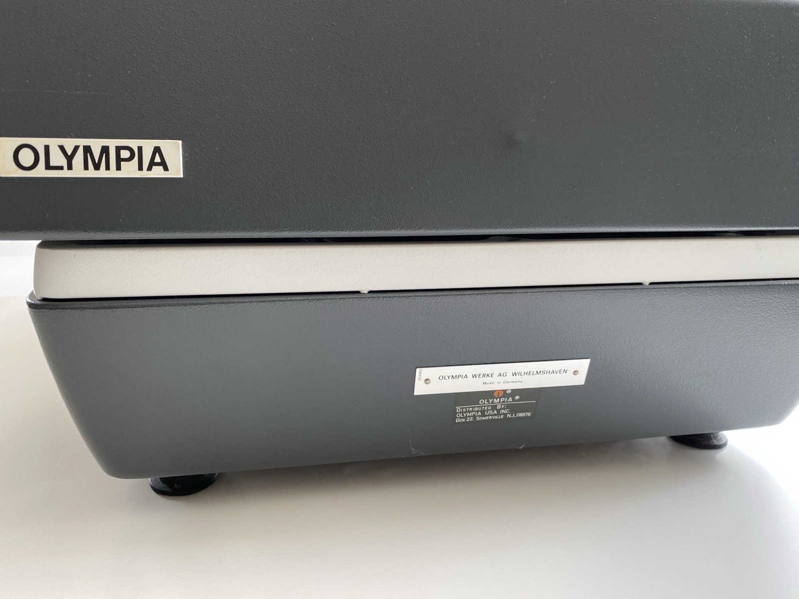 Olympia International SG3 Manual Typewriter w/ Dust Cover in Exc Clean Condition