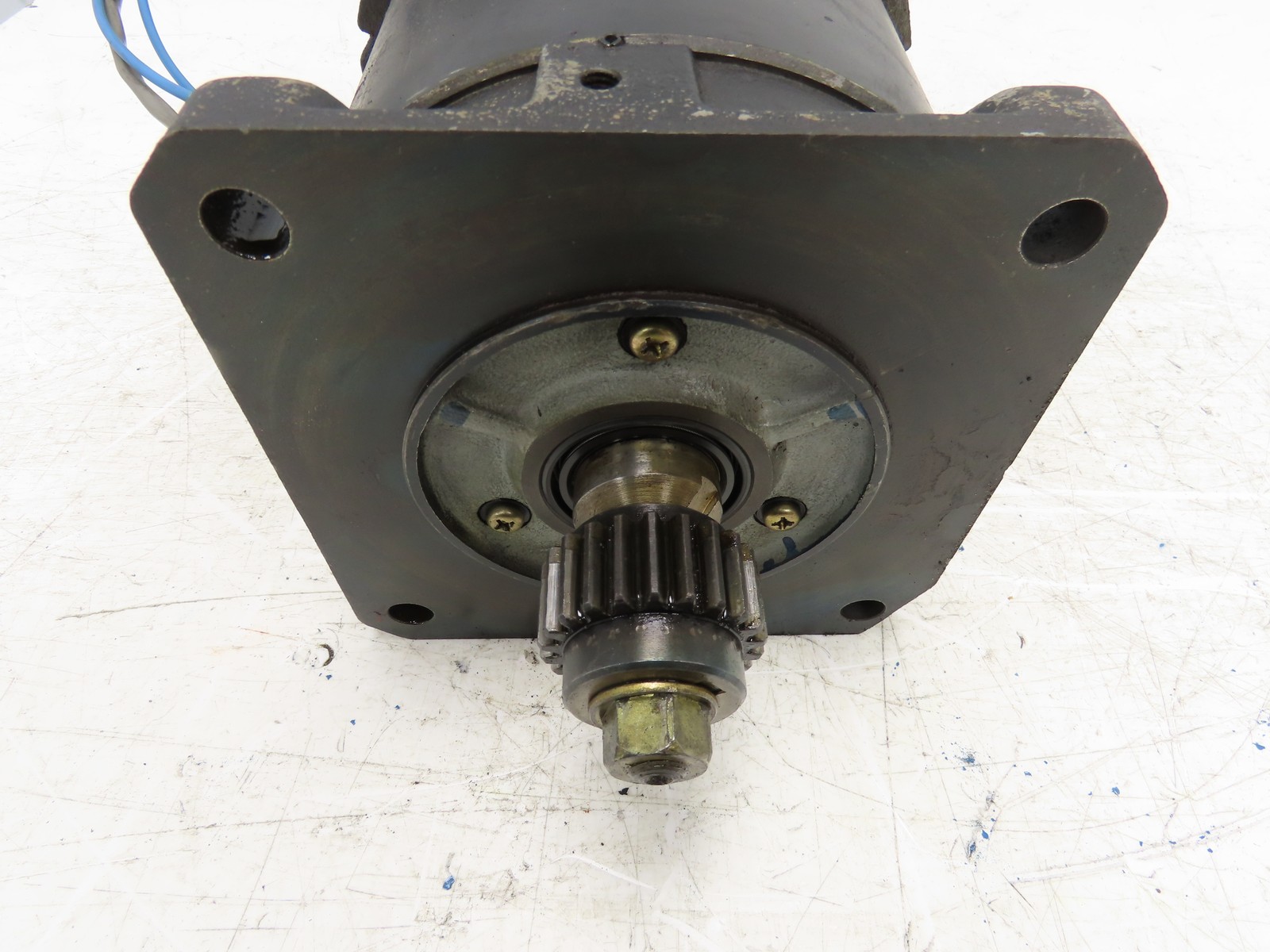 Mitsubishi HD 100-11S DC Servo Motor with Tachometer Generator 30V/1000 RPM