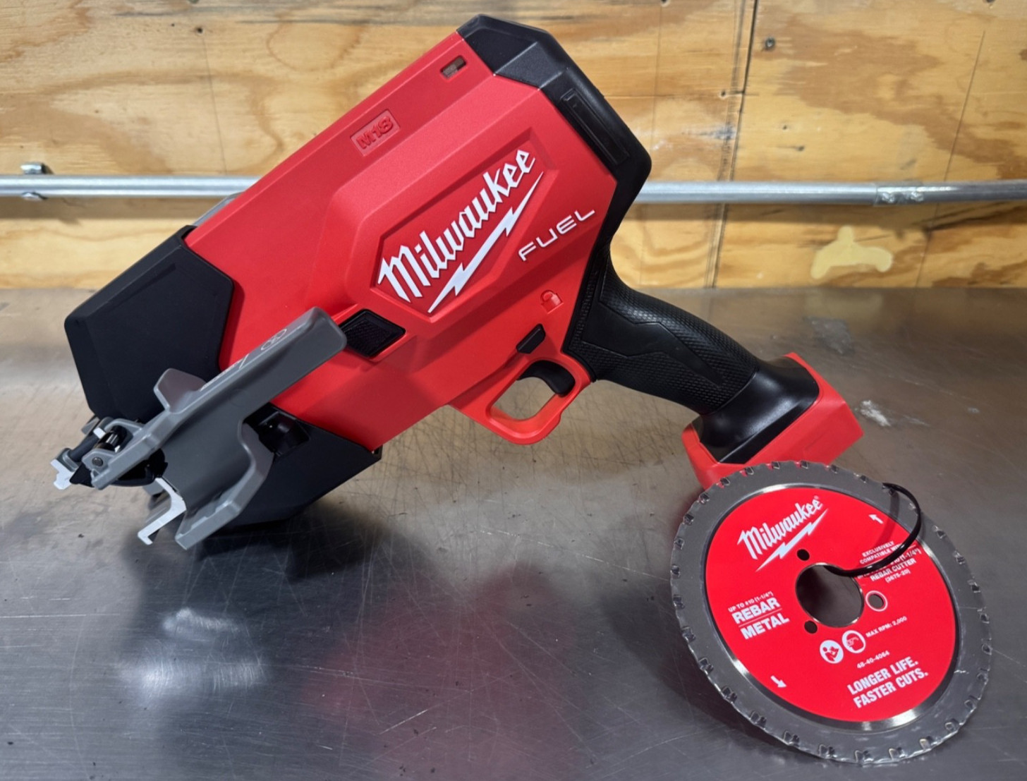 Milwaukee 3469-20 M18 FUEL 1/2”-1” Steel Pipe Cutter w/ Blade